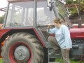 Tady moje manželka vyjadřuje, co k traktoru cítí :))